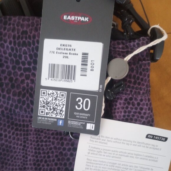 Eastpak-Delegate Ek076 purple and black snake skin pattern 20L shoulder bag -NWT - Picture 9 of 9
